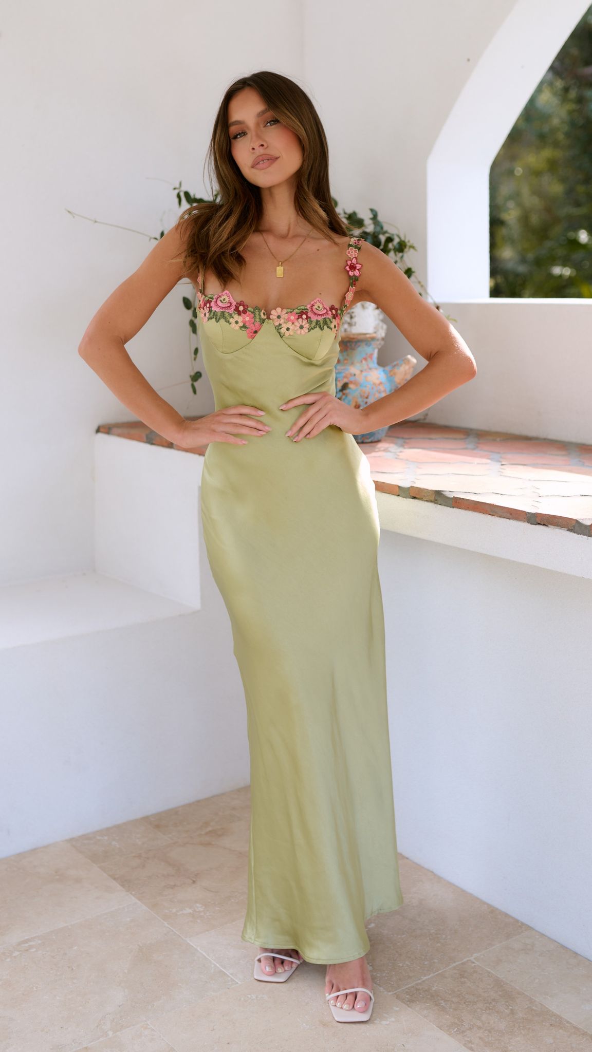 Gina | Robe longue brodée de fleurs pour femmes avec une coupe souple et élégante - Image 5