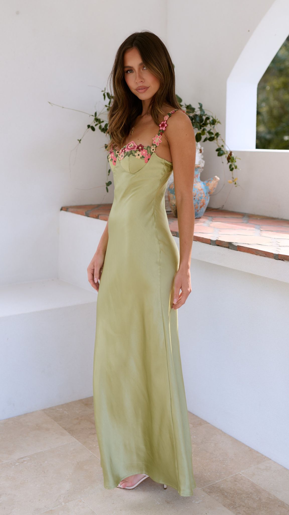 Gina | Robe longue brodée de fleurs pour femmes avec une coupe souple et élégante - Image 3