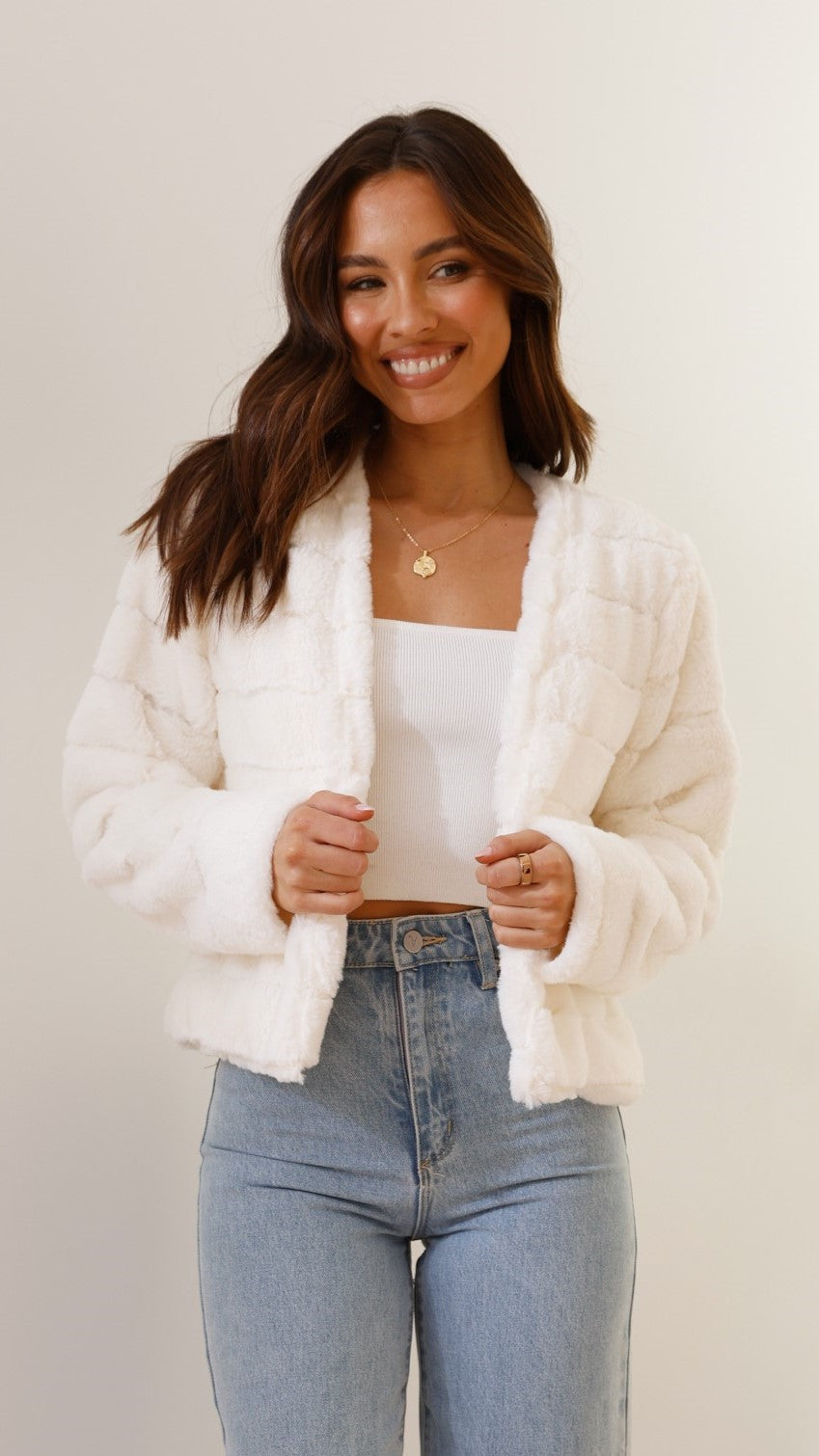 Janine | Veste Courte Femme Ouverte Devant - Image 1