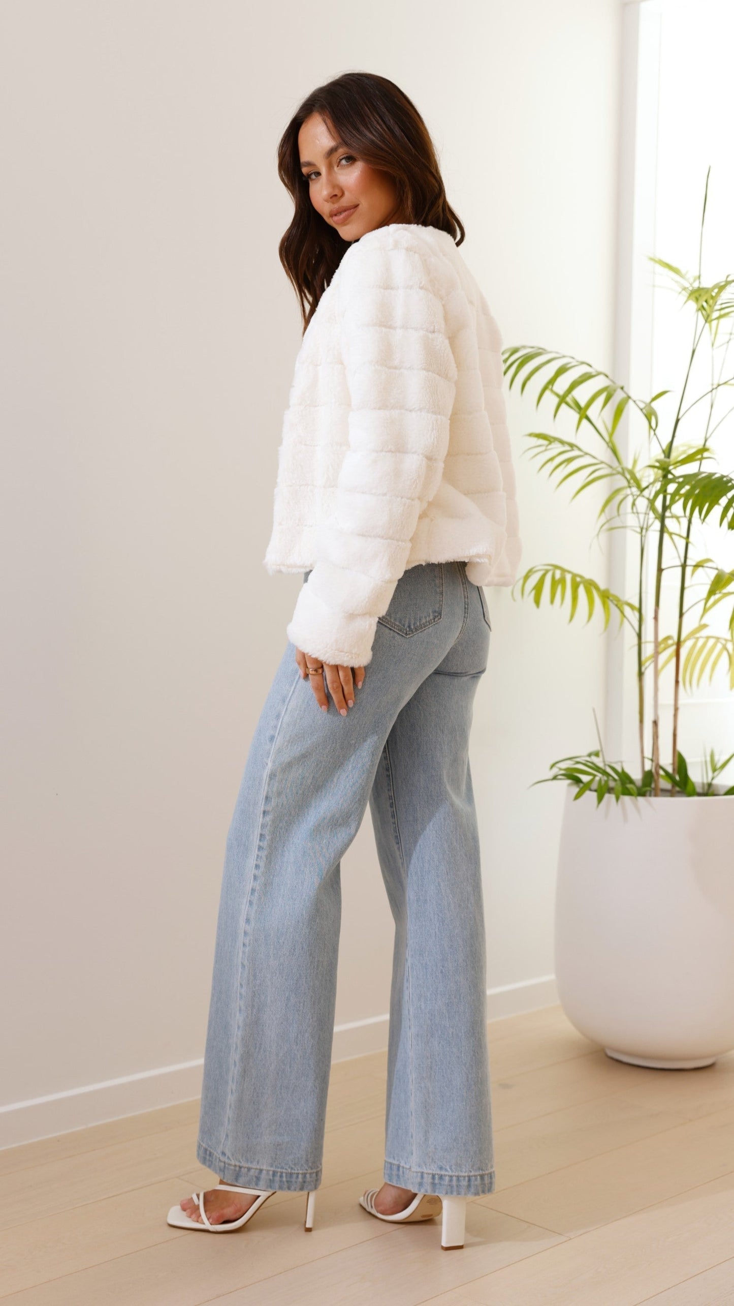 Janine | Veste Courte Femme Ouverte Devant - Image 4