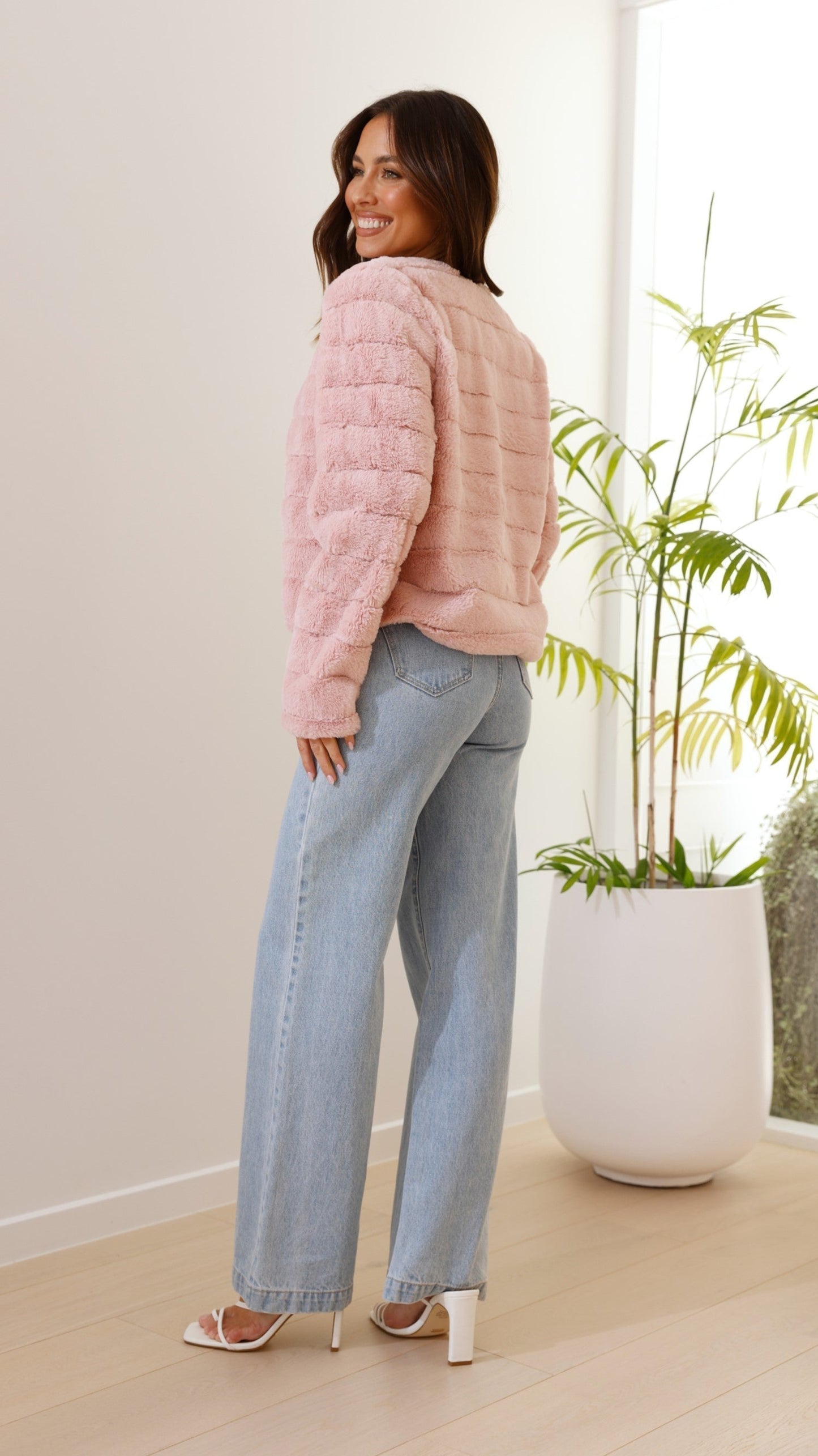 Janine | Veste Courte Femme Ouverte Devant - Image 25