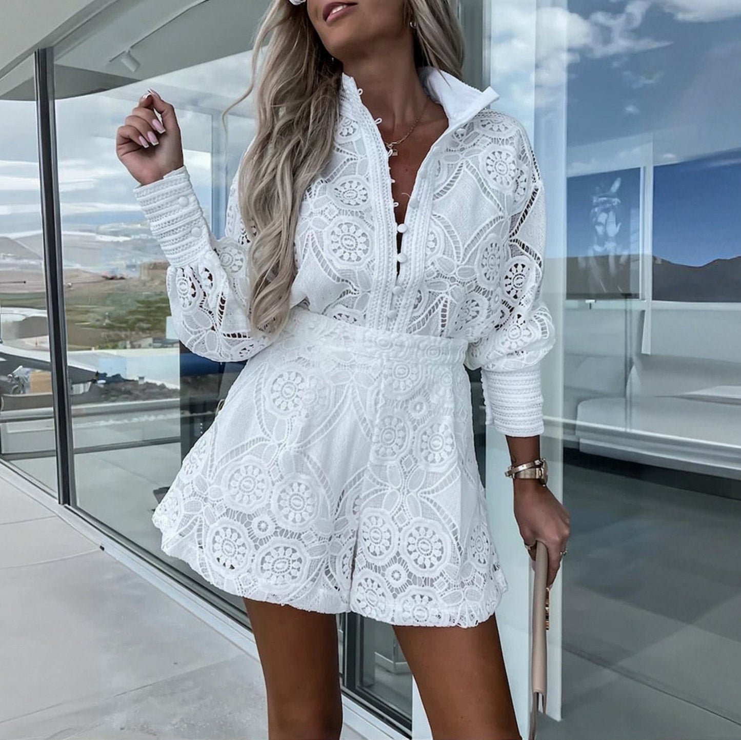 Djamila | Longue robe boutonnée en dentelle avec short - Image 1