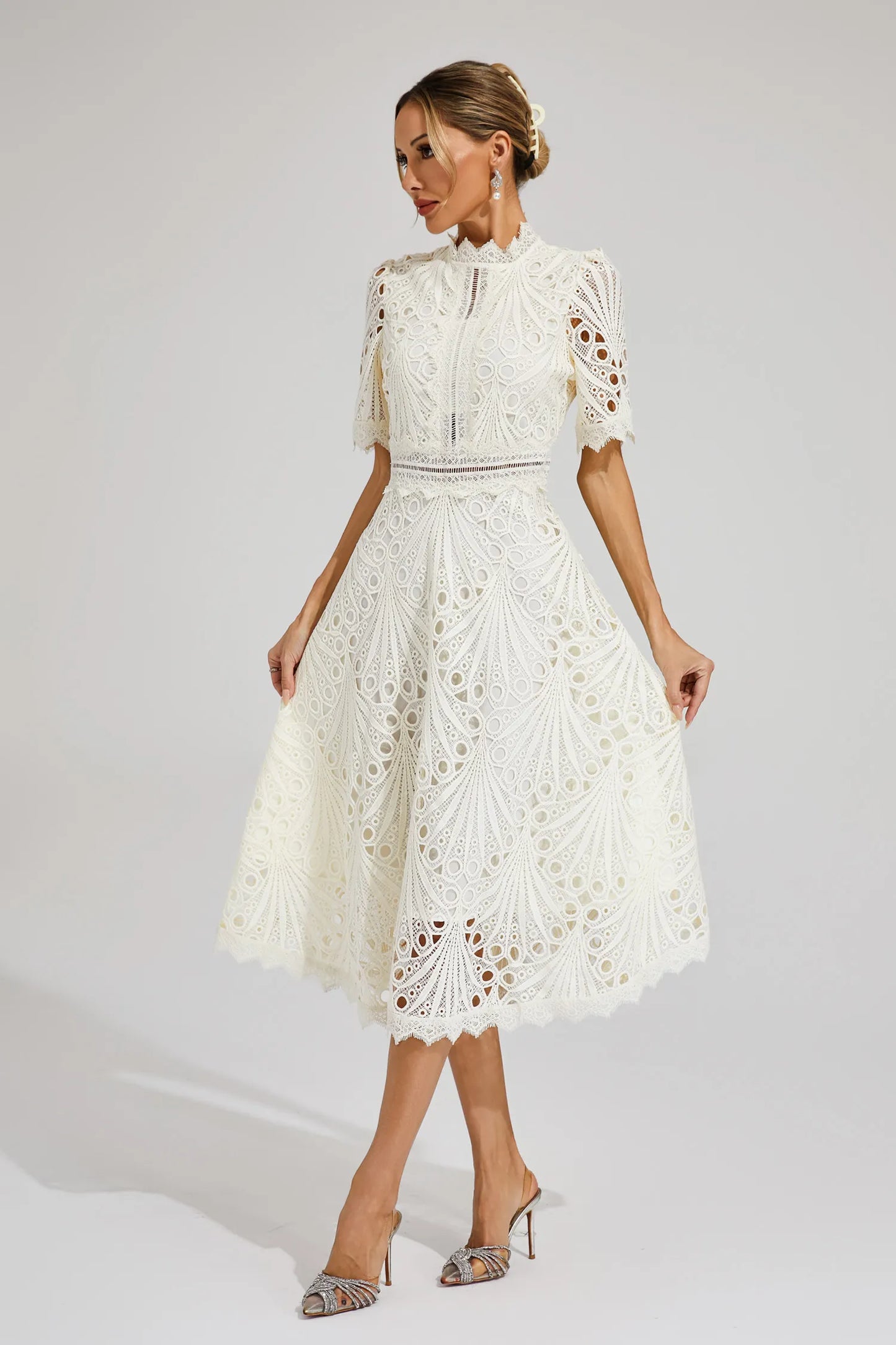 Mélanie | Robe midi élégante en dentelle pour femmes - Image 1