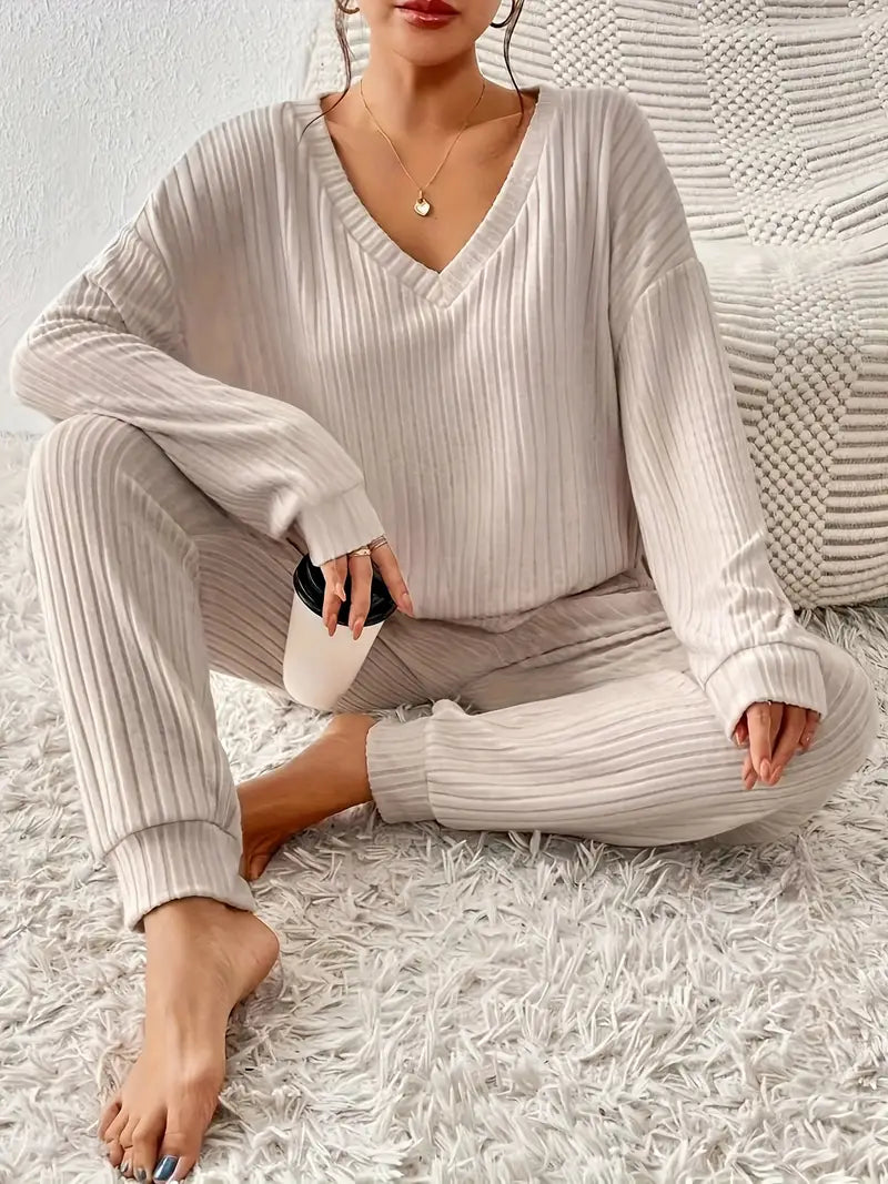 Perle | Ensemble deux pièces d'intérieur à col en V pour femme - Image 4