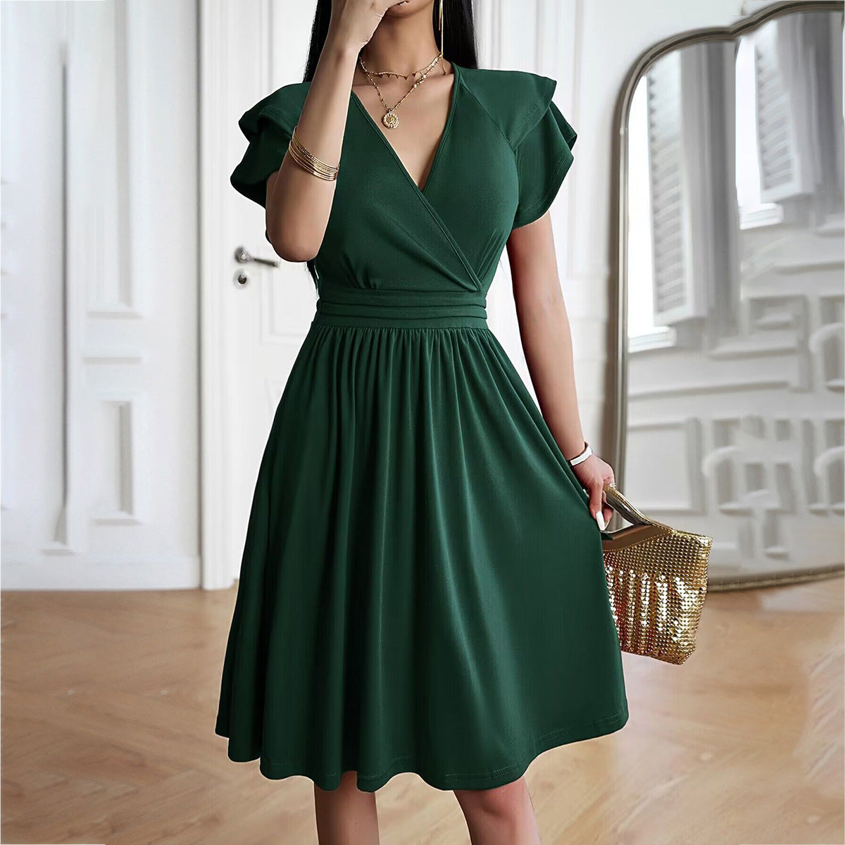 Matilda | Élégante robe midi décontractée à col en V et manches courtes - Image 7