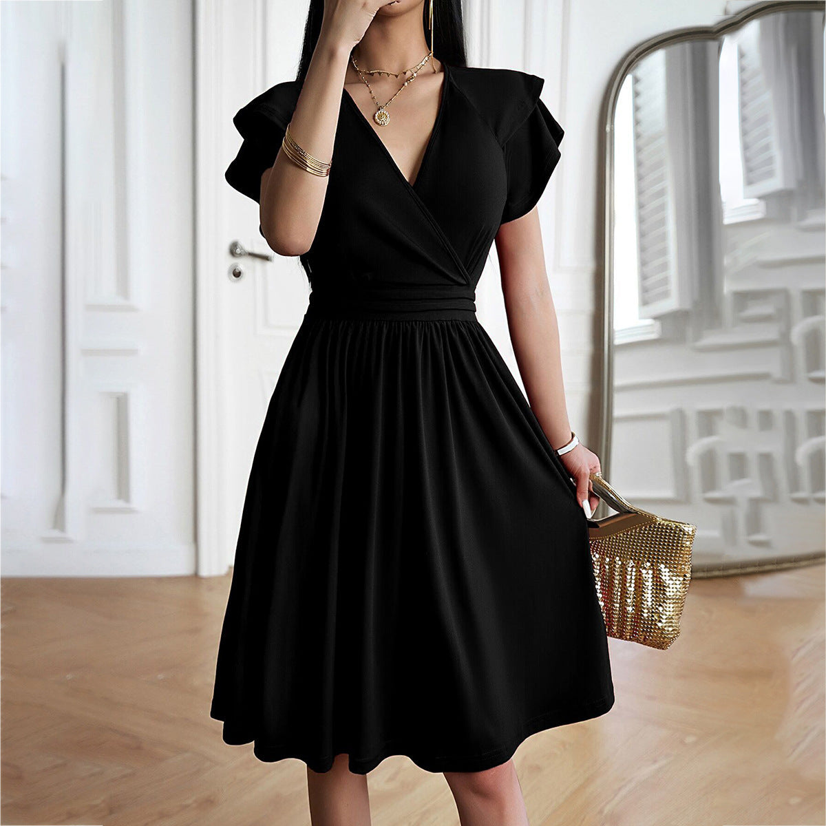 Matilda | Élégante robe midi décontractée à col en V et manches courtes - Image 8