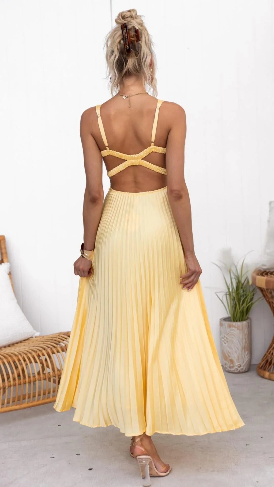 Déborah | Robe longue élégante à col en V plissé jaune pour les occasions spéciales - Image 5