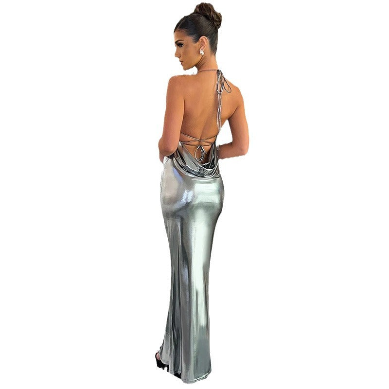 Noëlle | Élégante robe longue métallique à bretelles spaghetti, encolure profonde et coupe ajustée - Parfaite pour les fêtes et les soirées - Image 4