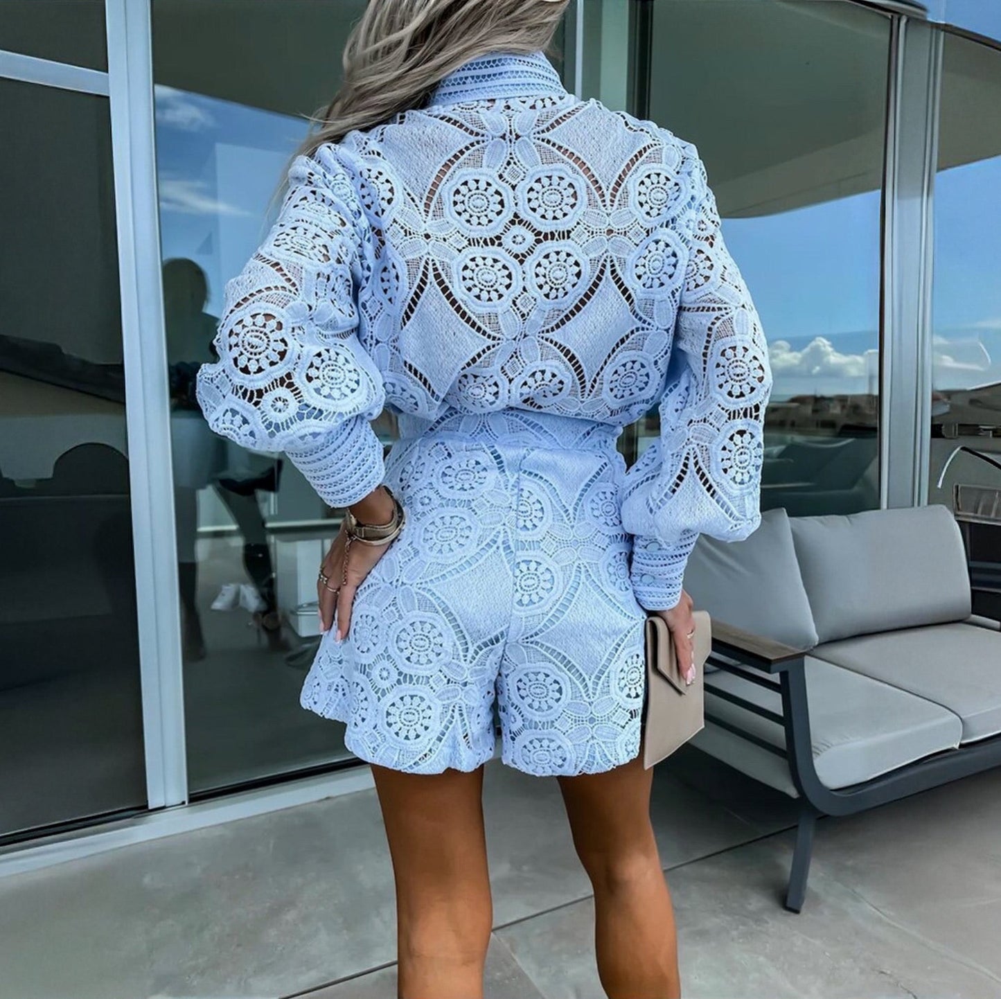 Djamila | Longue robe boutonnée en dentelle avec short - Image 9