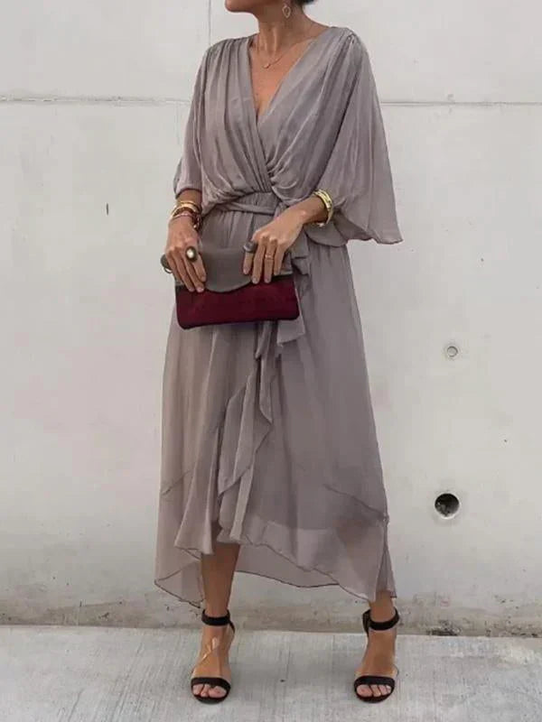 Julie | Élégante robe en soie à col en V souple - Image 6