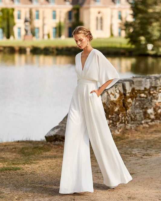 Image of Viola | Dame Bredbenet Jumpsuit med V-udskæring