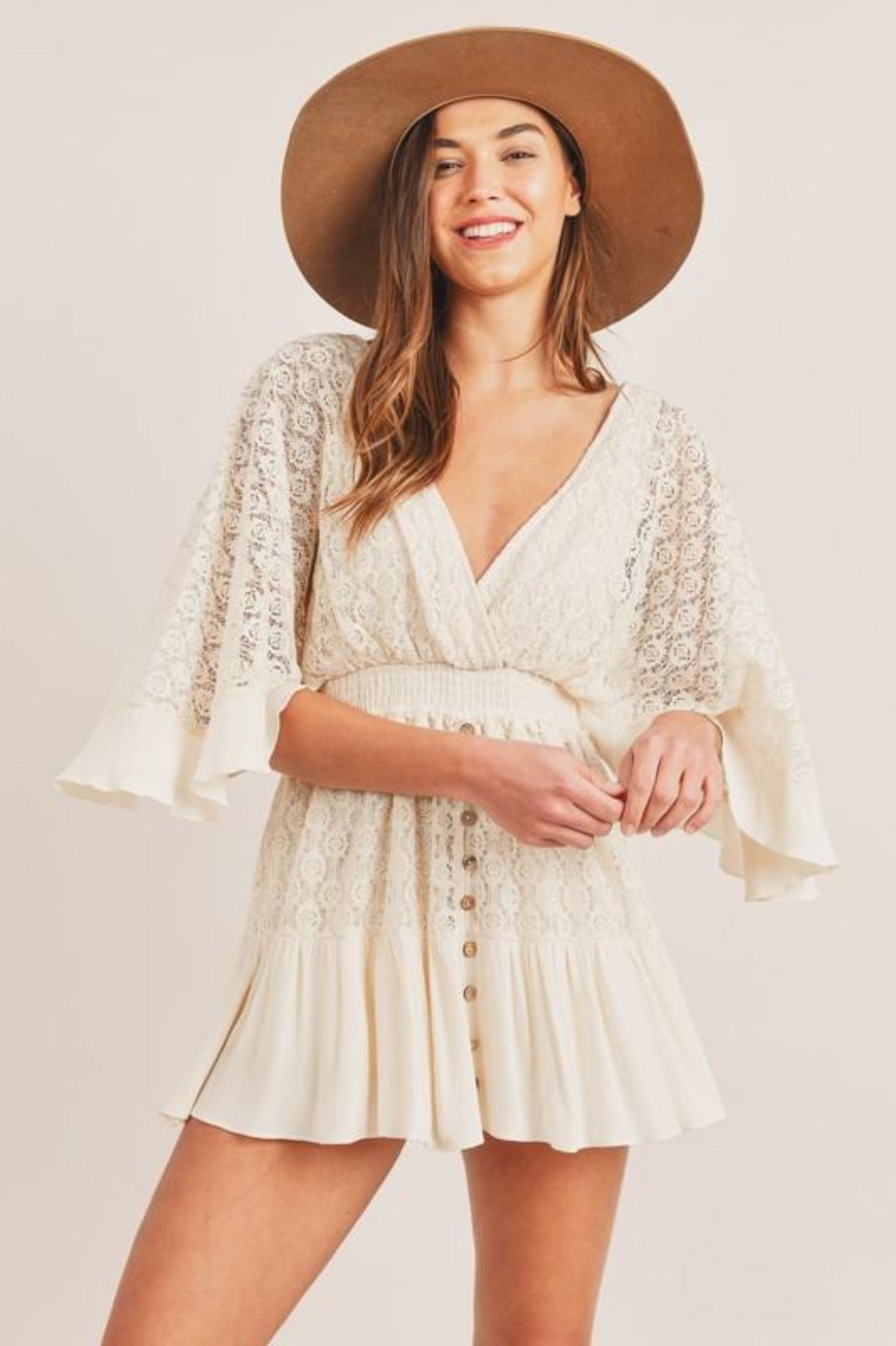 Valérie | Mini robe en dentelle avec des détails affriolants - Image 2