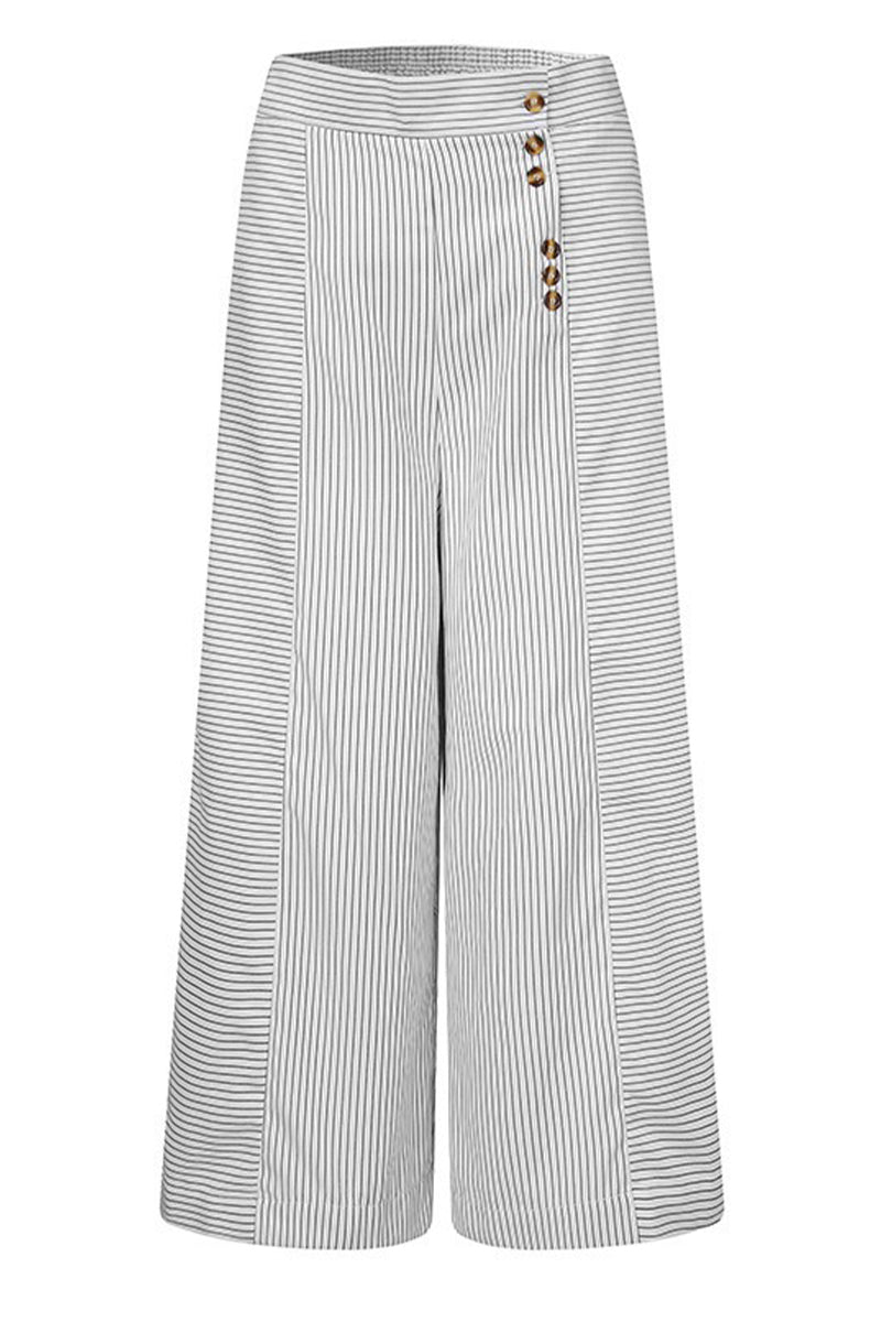 Khadija | Jupe-culotte cintrée - Pantalon large stylé - Rayé - Cropped with Button Detail - Image 4