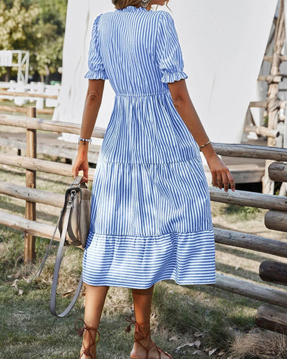 Chloé | Robe décontractée de forme A avec col en V et manches bouffantes - Image 2