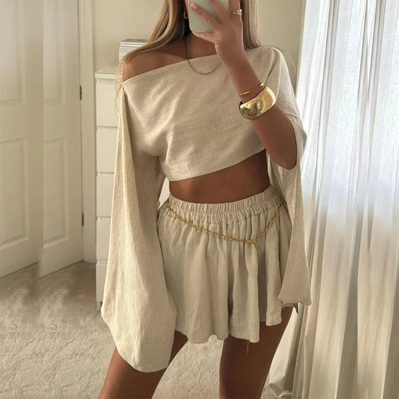 Brune | Ensemble élégant de short à volants et de haut court à épaules décalées pour femmes - Image 1
