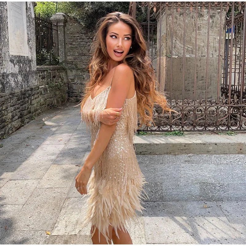 Judicaëlle | Mini robe de soirée avec franges et plumes - Image 4