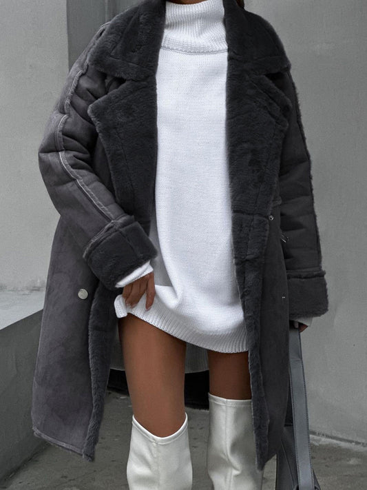 Régine | Manteau croisé oversize pour femme avec garniture en peau de mouton retournée - Image 2