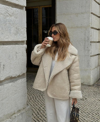 Yasmine | Veste croisée doublée en sherpa pour femme - Image 9
