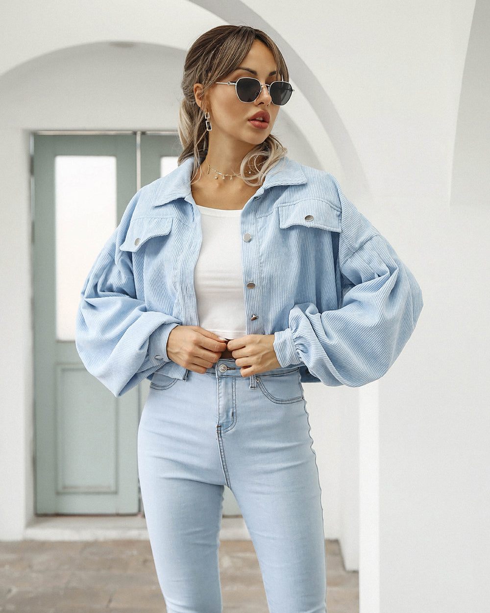 Couture-moda | Veste courte surdimensionnée pour femmes - velours côtelé avec manches ballon - Image 1