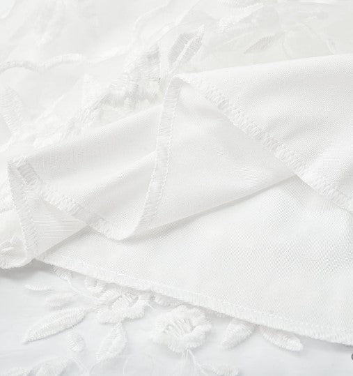 Sheherazade | Mini robe d'été blanche élégante à col en V et dos nu pour femmes - Image 4