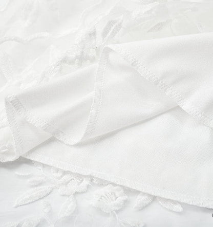 Sheherazade | Mini robe d'été blanche élégante à col en V et dos nu pour femmes - Image 4