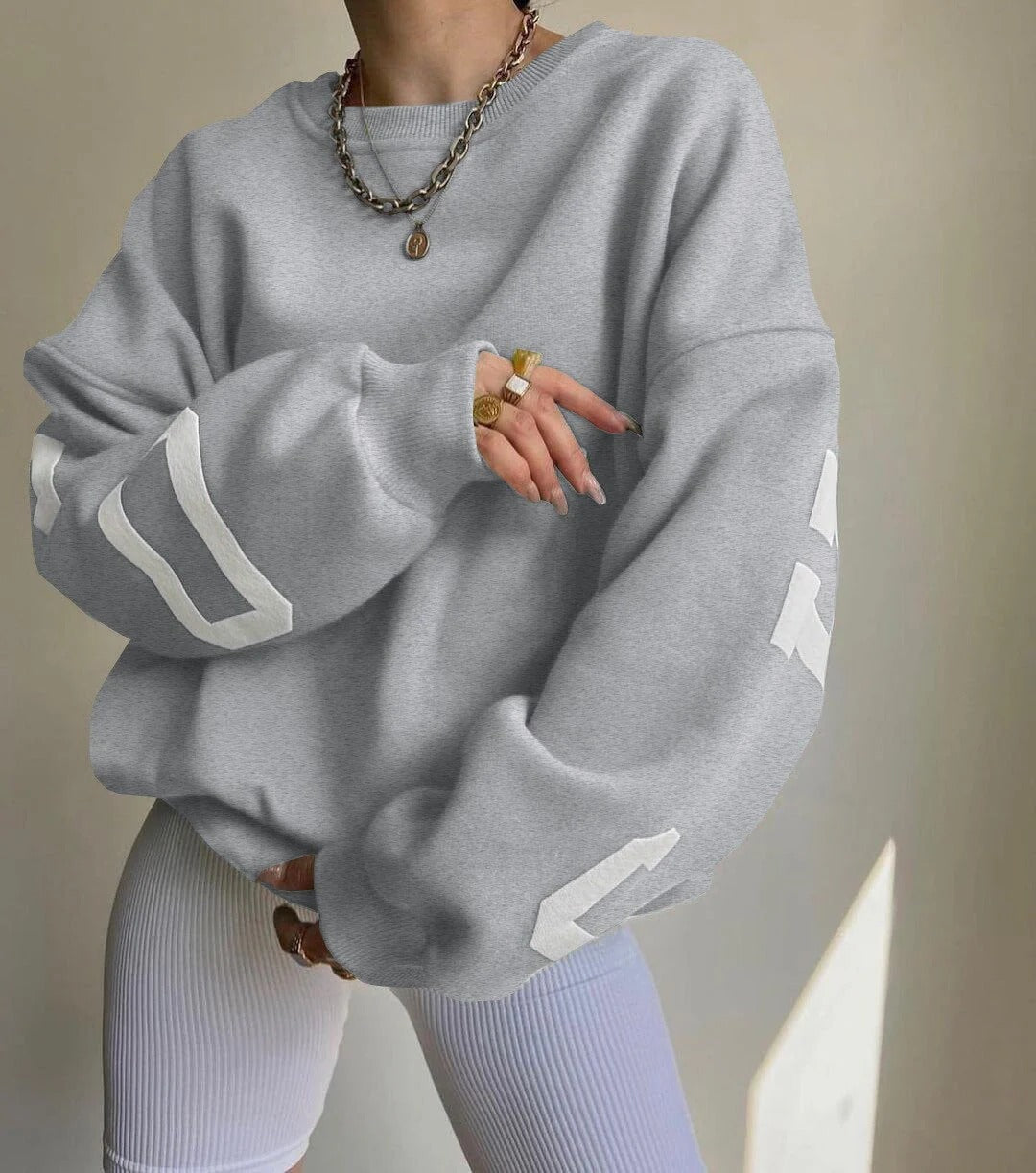 Léonie | Sweat-shirt graphique oversize à col rond pour femme - Image 14