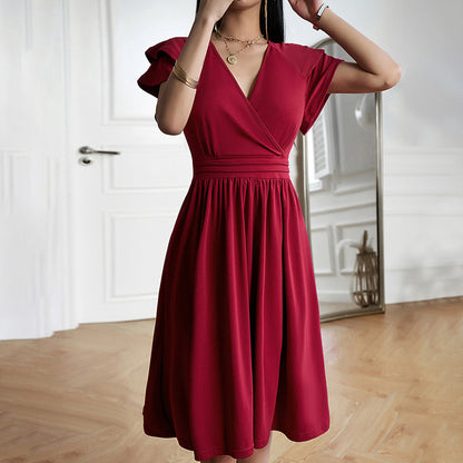 Matilda | Élégante robe midi décontractée à col en V et manches courtes - Image 1
