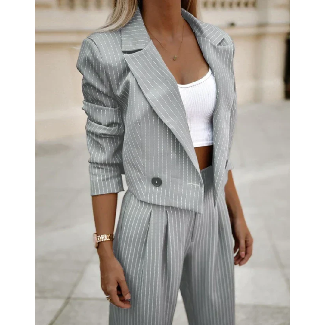 Océana | Ensemble tailleur deux pièces pour femme - Blazer court à rayures - Image 1