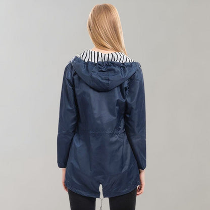 Erika | Imperméable Long à Capuche pour Femme - Image 3
