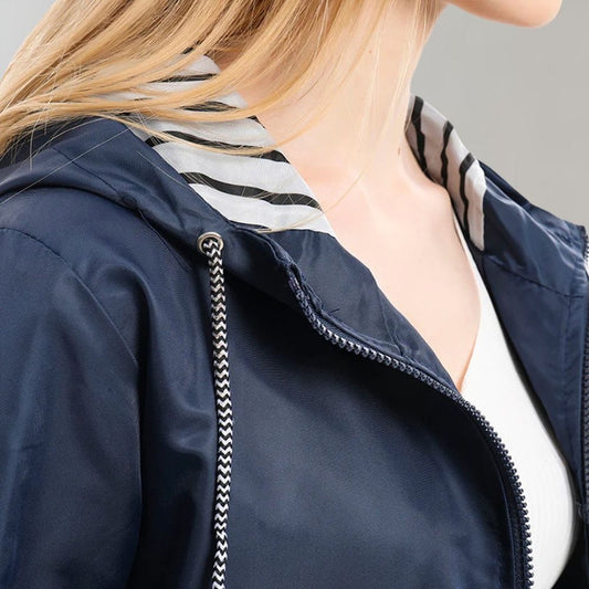 Erika | Imperméable Long à Capuche pour Femme - Image 2