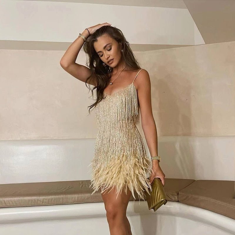 Judicaëlle | Mini robe de soirée avec franges et plumes - Image 10