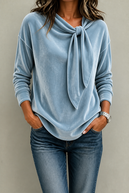 Afslappet fløjlsbluse med bindebånd i halsen