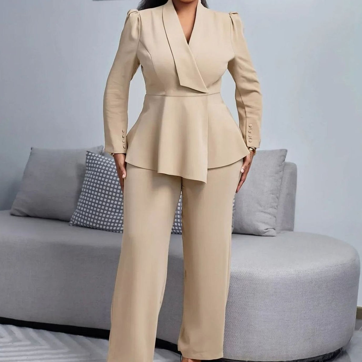 Buksesæt til damer med peplum-blazer og vide ben