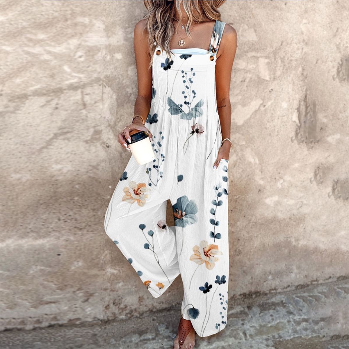 Dame jumpsuit med blomsterprint og brede ben