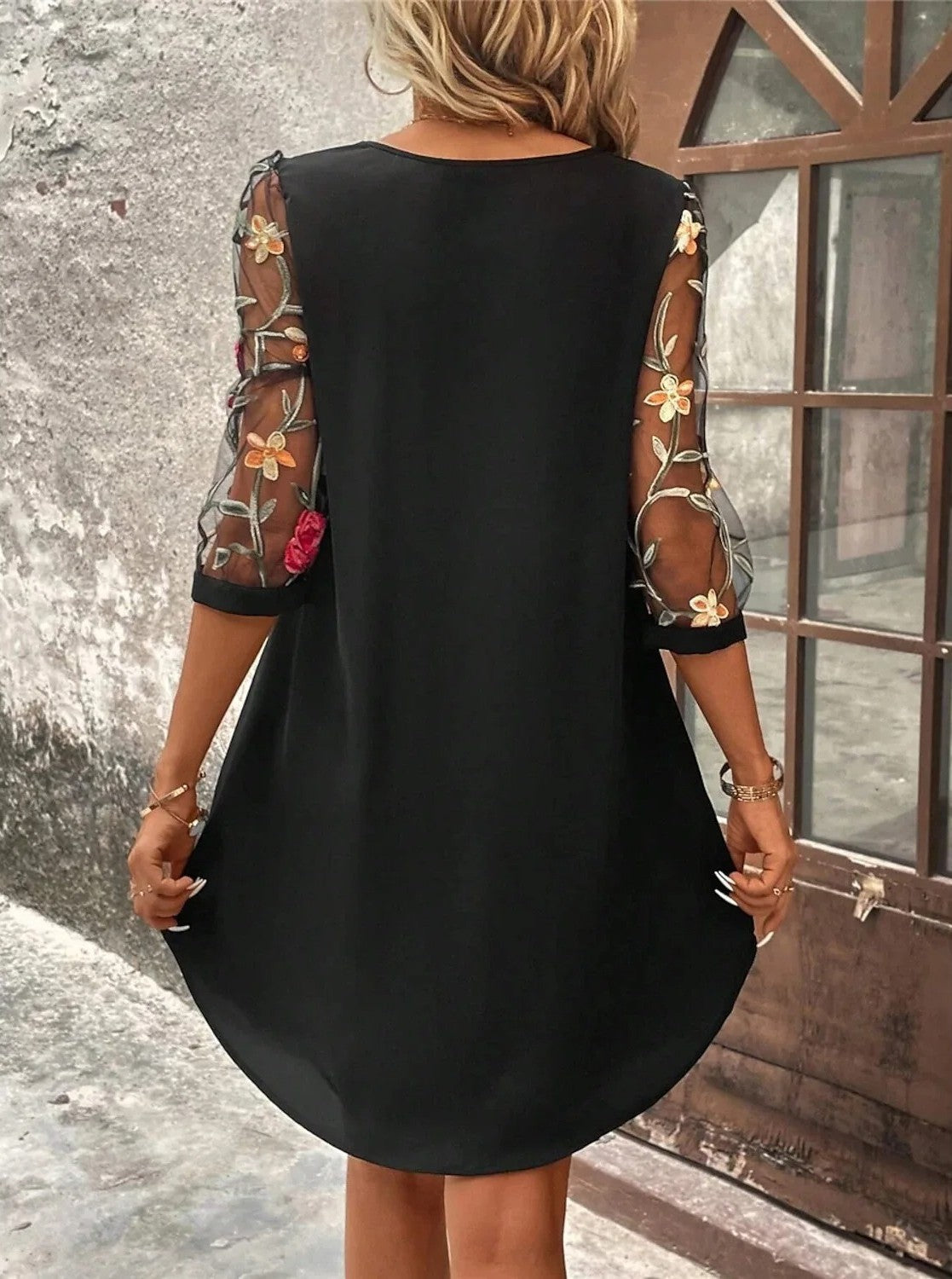 Dame mini kjole med broderi