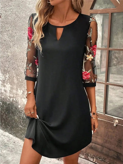 Dame mini kjole med broderi