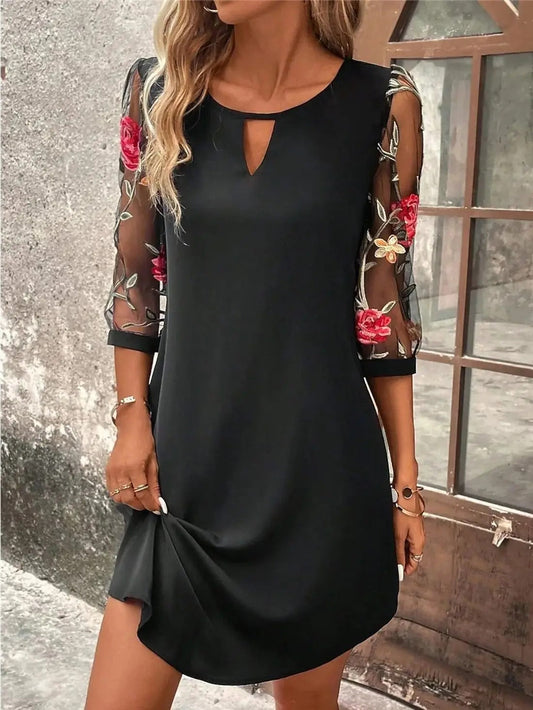 Dame mini kjole med broderi