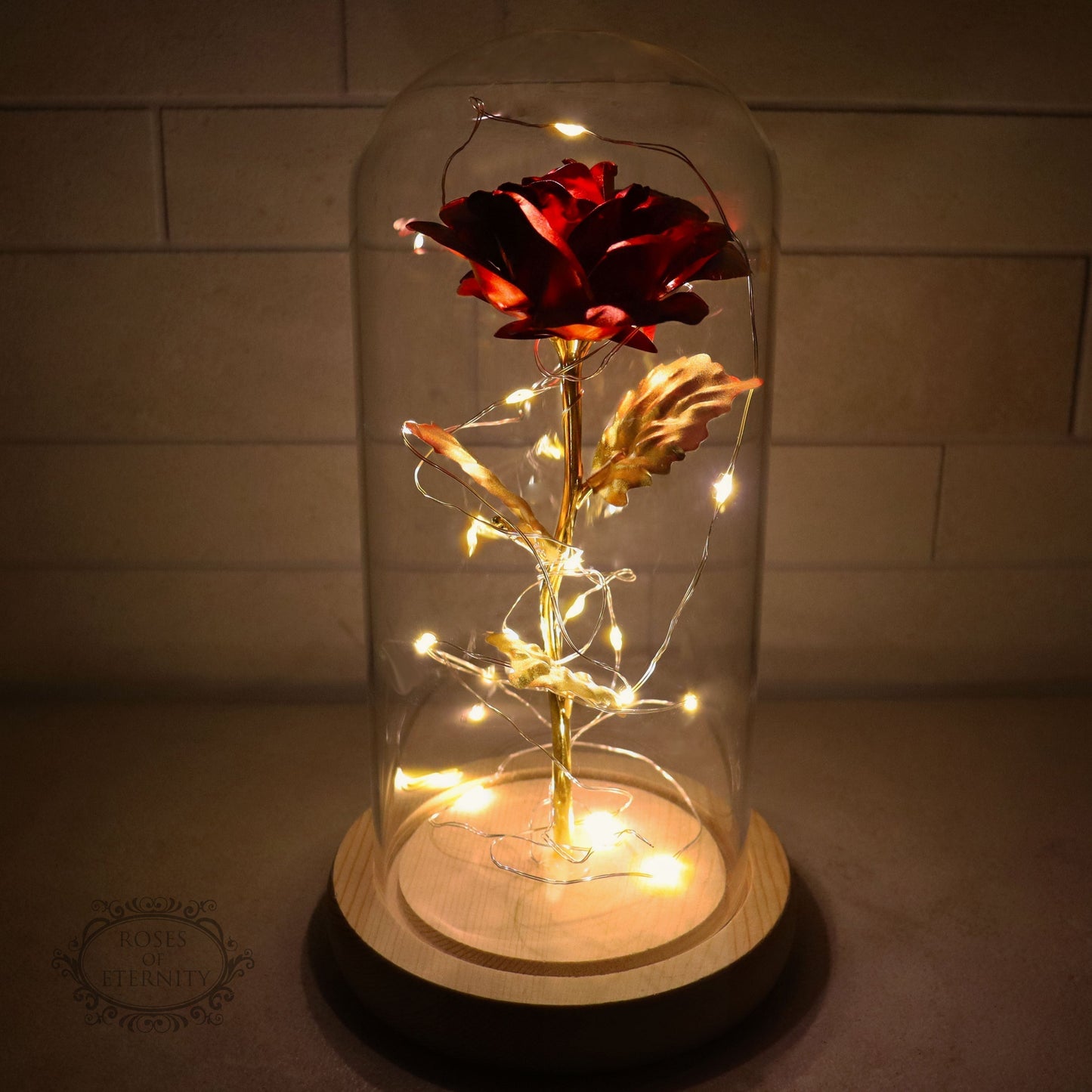 Evig Rose | Gylden Rose i Glaskuppel med LED Belysning