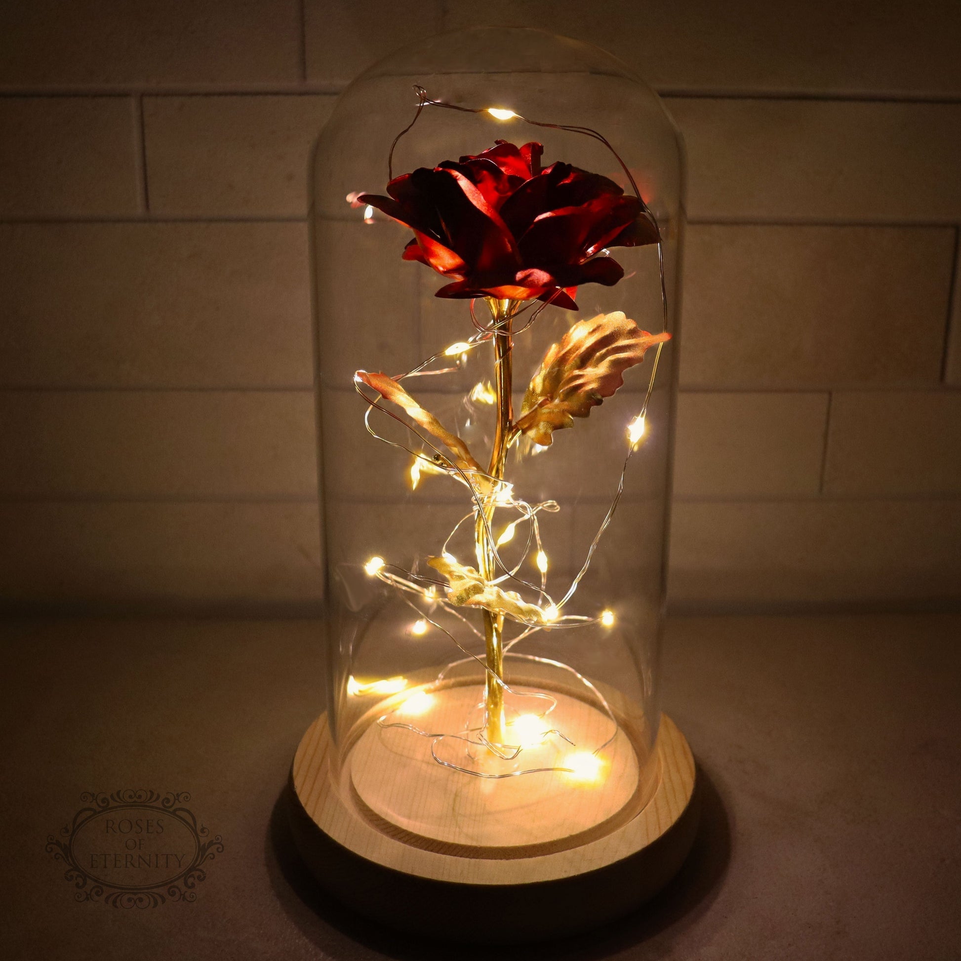 Evig Rose | Gylden Rose i Glaskuppel med LED Belysning
