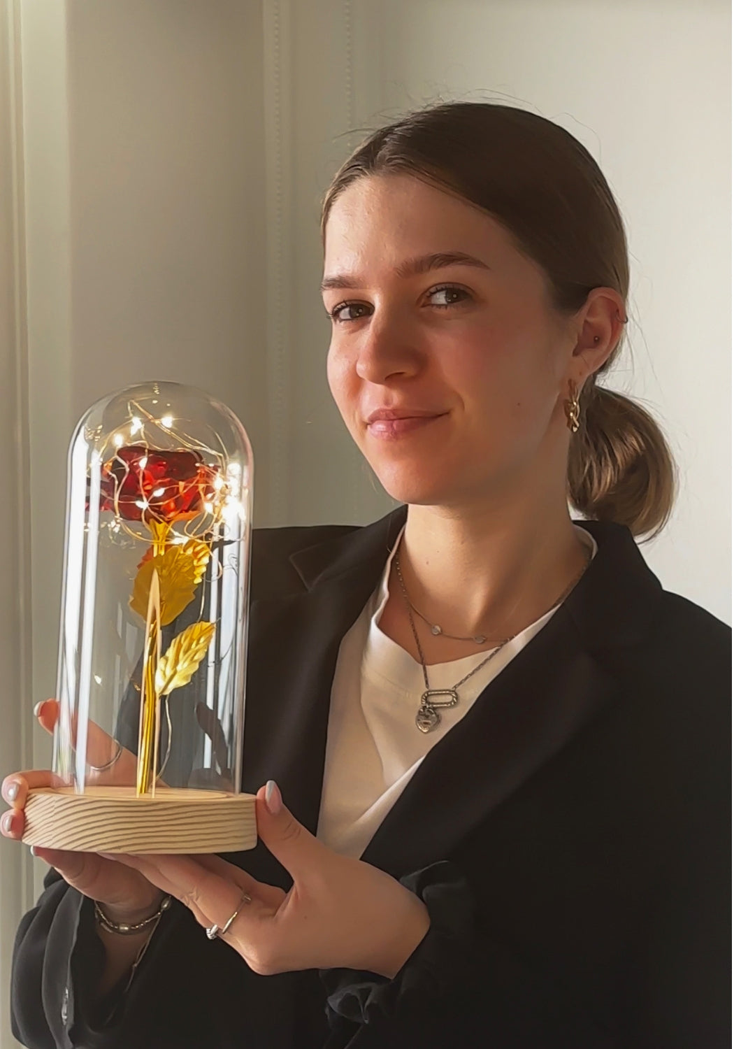 Evig Rose | Gylden Rose i Glaskuppel med LED Belysning