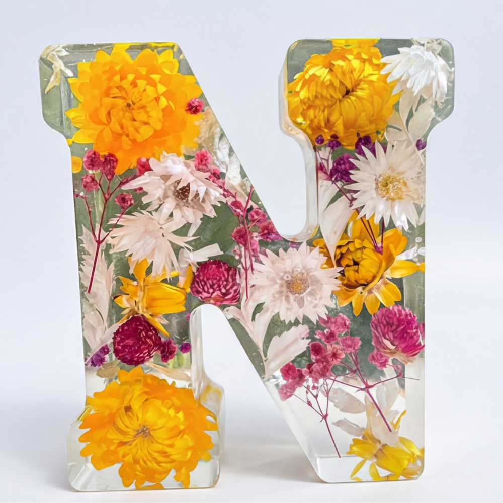 Florenza™ – Personliggjort Blomster Harpiks Bogstav Lys