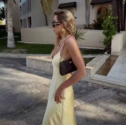 Monia | Robe élégante à bretelles spaghetti pour femmes - Image 2