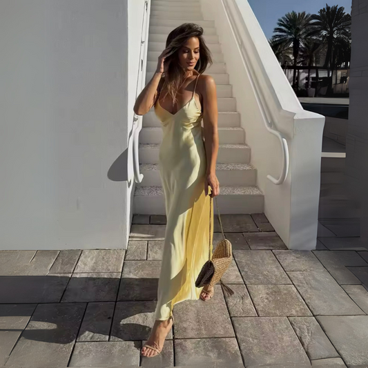 Monia | Robe élégante à bretelles spaghetti pour femmes - Image 1