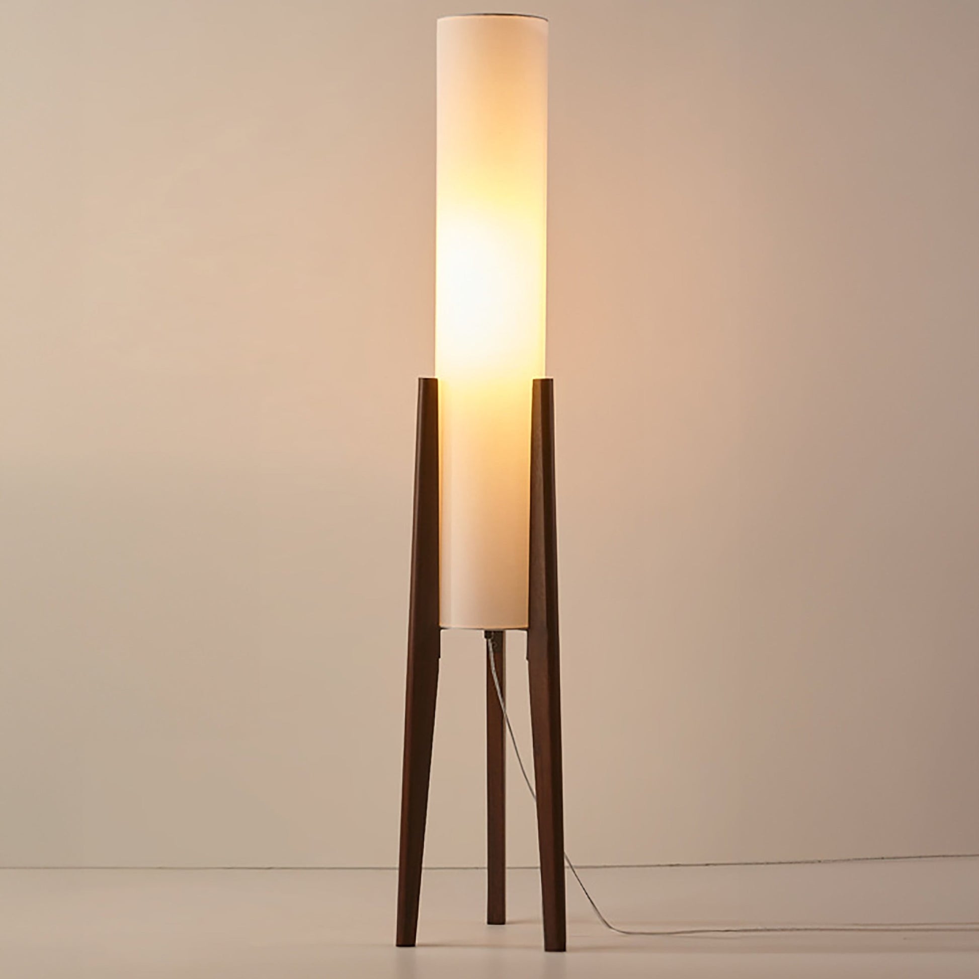 Gulvlampe i Valnød - Moderne & Retro Design | Art Lampe