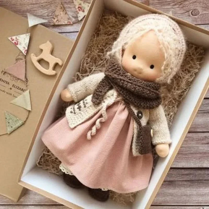 Håndlavet Bomulds Plush Dukke – Waldorf Stil Elise Legetøj