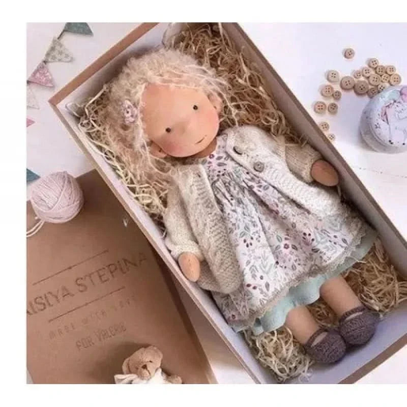 Håndlavet Bomulds Plush Dukke – Waldorf Stil Elise Legetøj