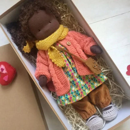 Håndlavet Bomulds Plush Dukke – Waldorf Stil Elise Legetøj