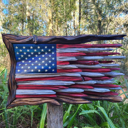 Håndlavet rustikt vægrelief af drivtømmer med amerikansk flag