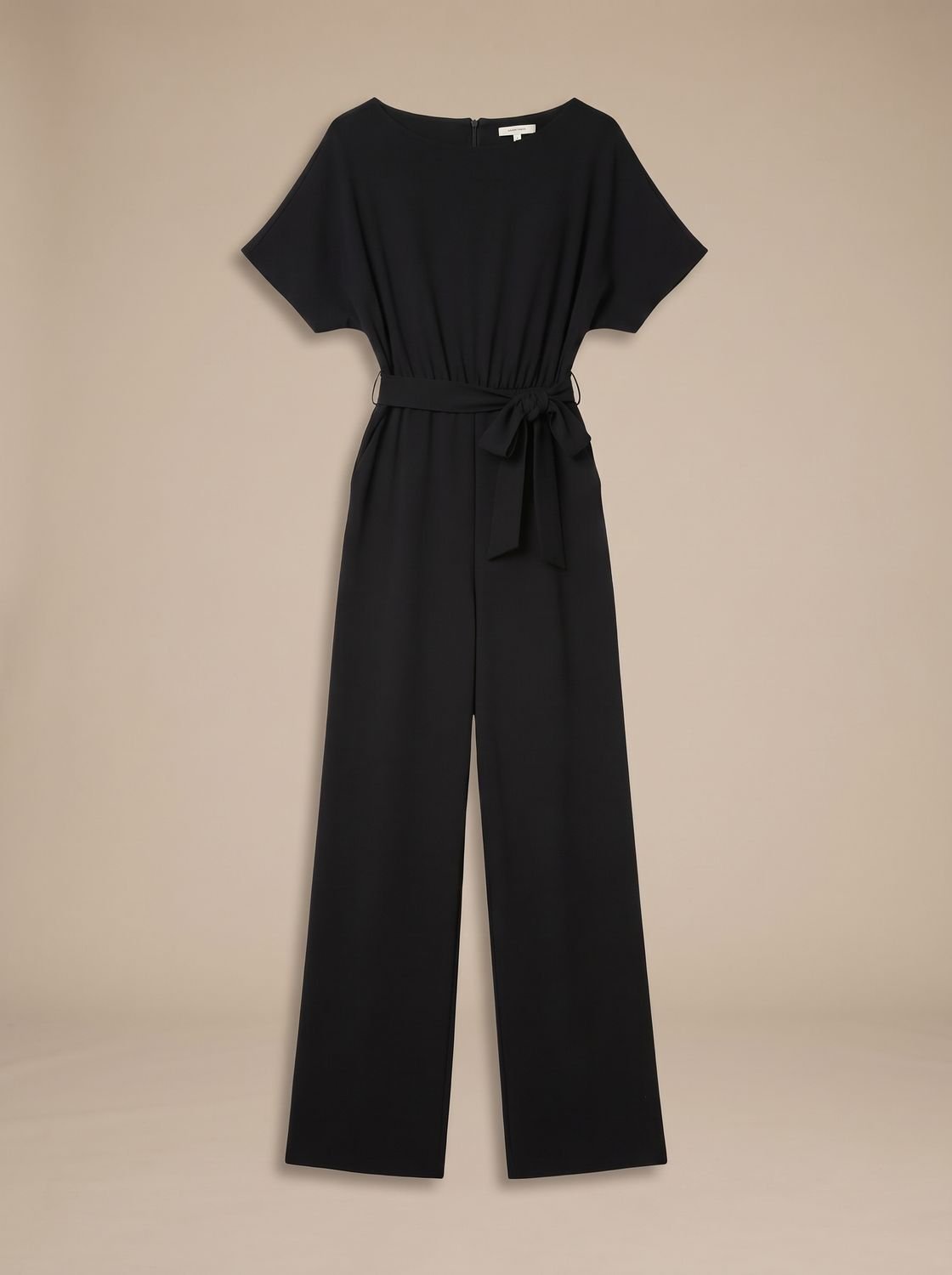 Kortærmet jumpsuit med bindebælte og vide ben til damer