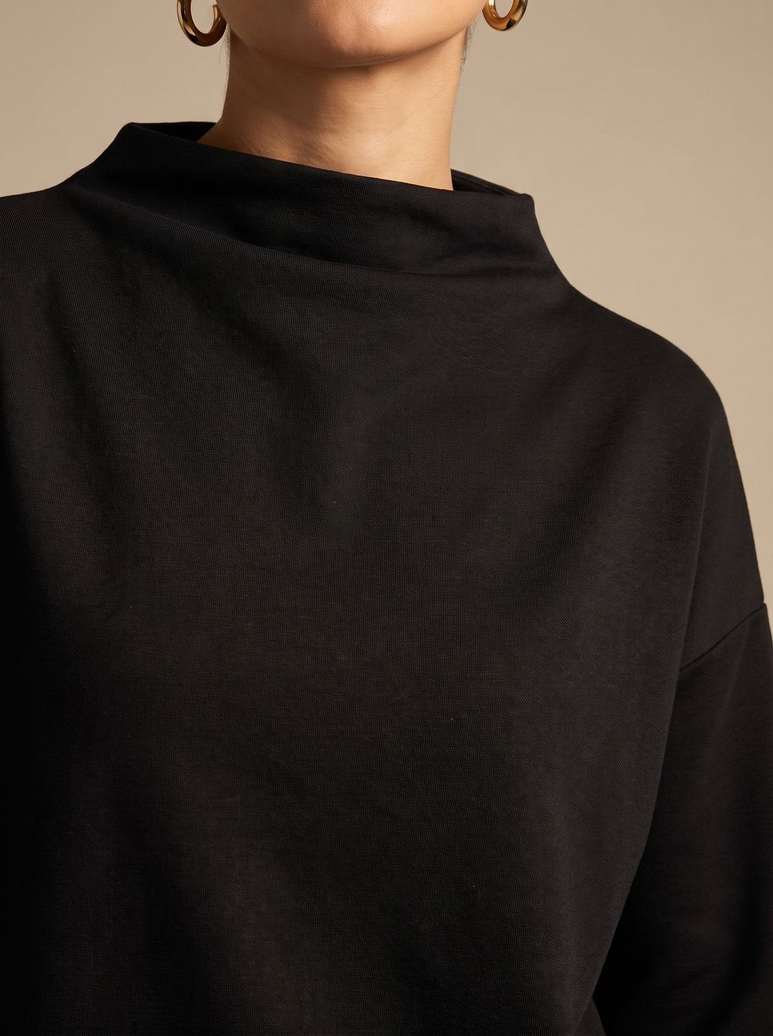Langærmet pullover-top med mock-neck og afslappet pasform til damer